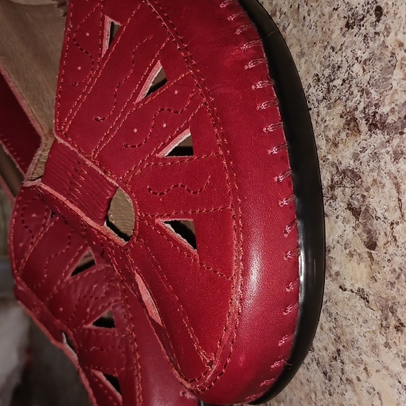 Shoes - Picture 2 of 3